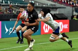 爱游戏官方网站橄榄球联赛上演强强对话，海滨猎隼队淘汰对手川蜀银狐队，战术调整见效；的简单介绍